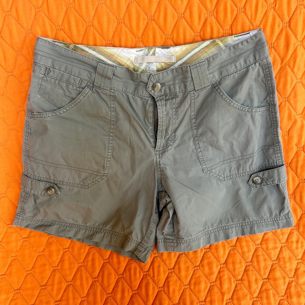 Columbia utility shorts size 6